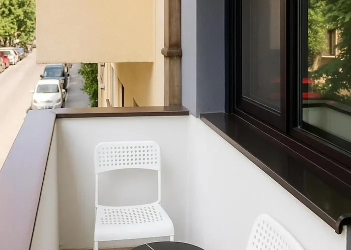 Emerald Escape - Near Cismigiu Park