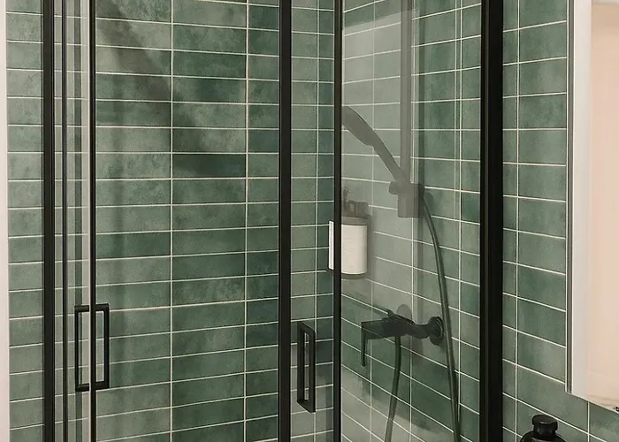 Emerald Escape - Near Cismigiu Park アパート